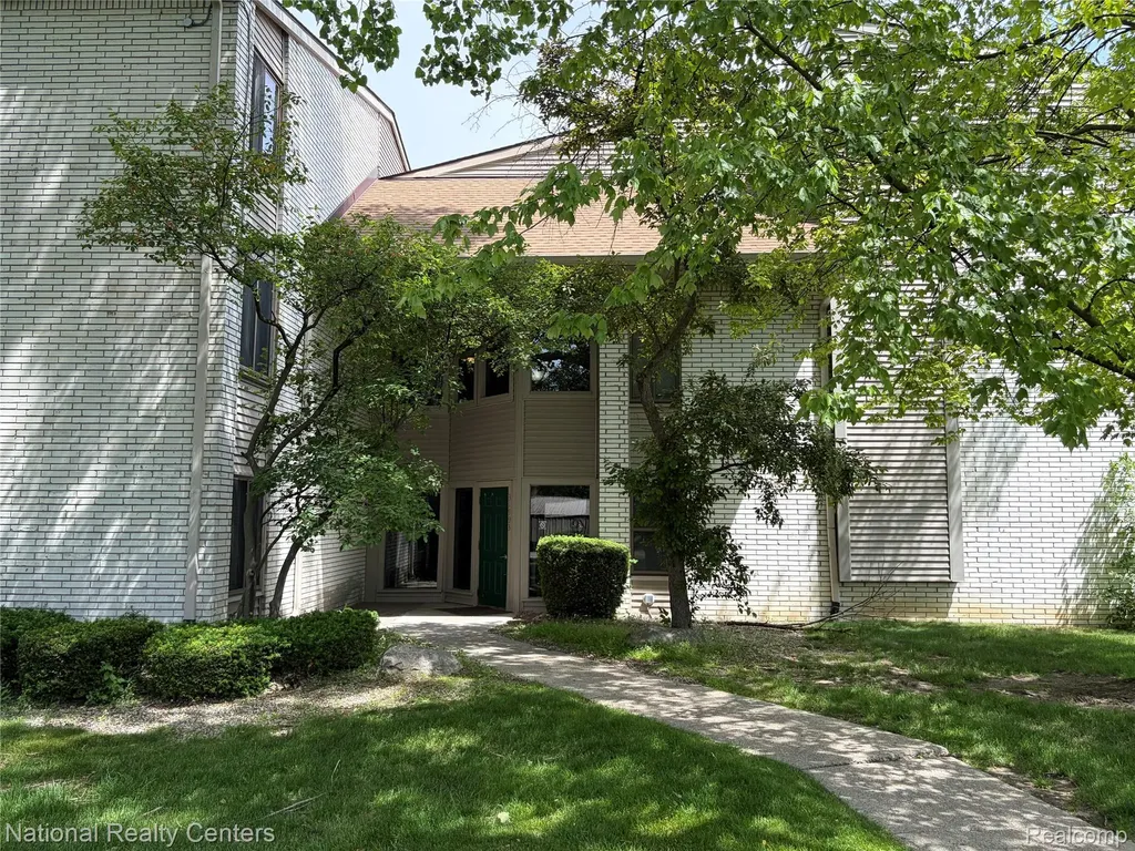31993 W 12 Mile Road Farmington Hills City MI 48334