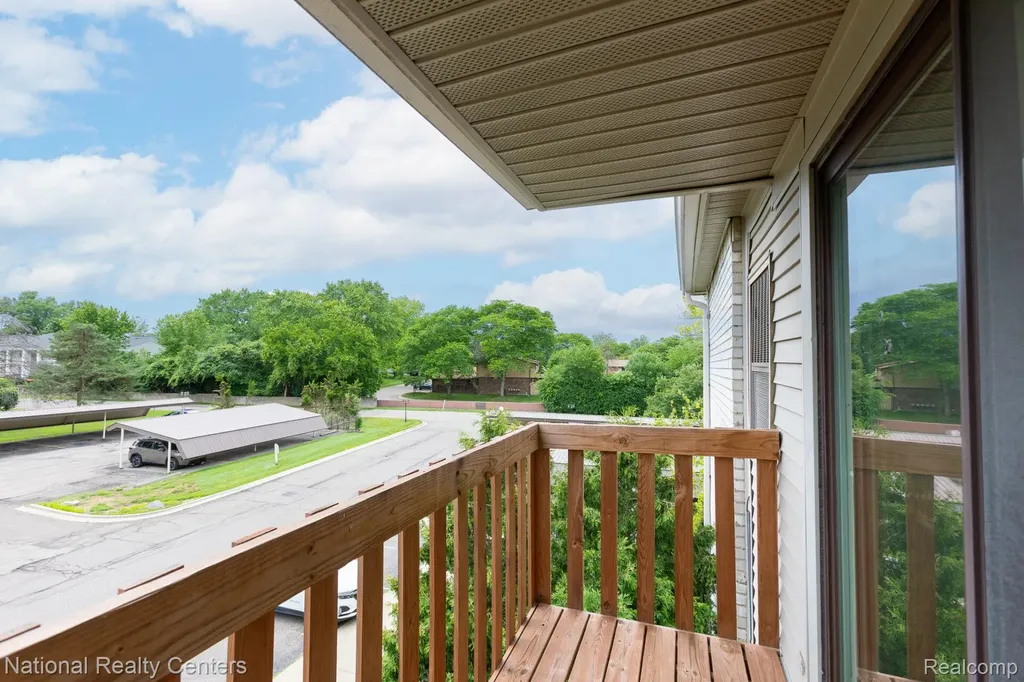 31993 W 12 Mile Road Farmington Hills City MI 48334
