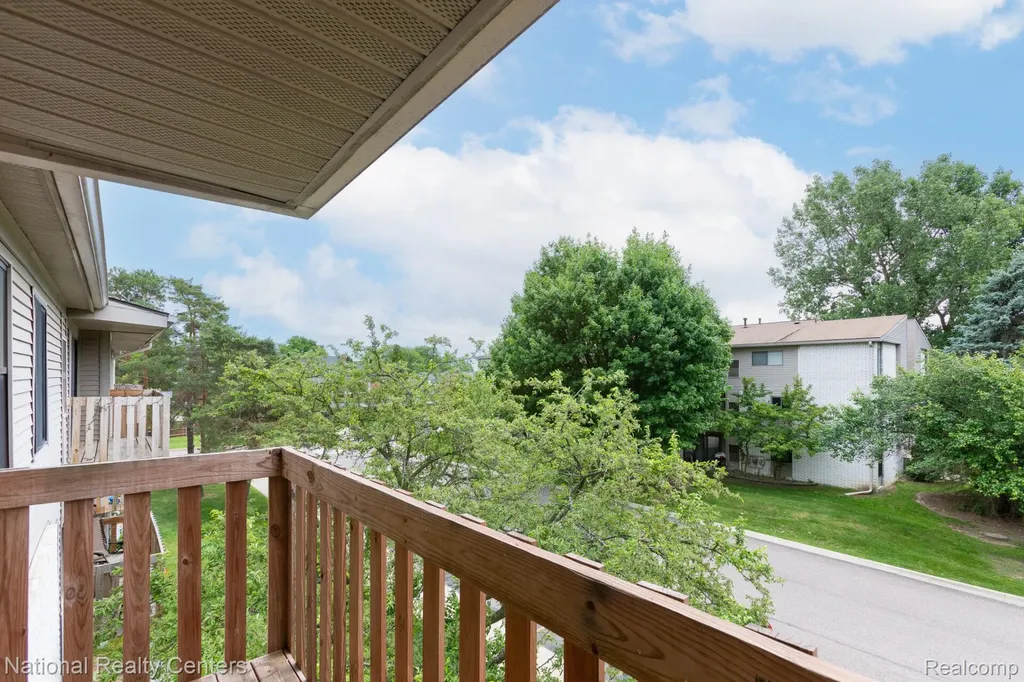 31993 W 12 Mile Road Farmington Hills City MI 48334