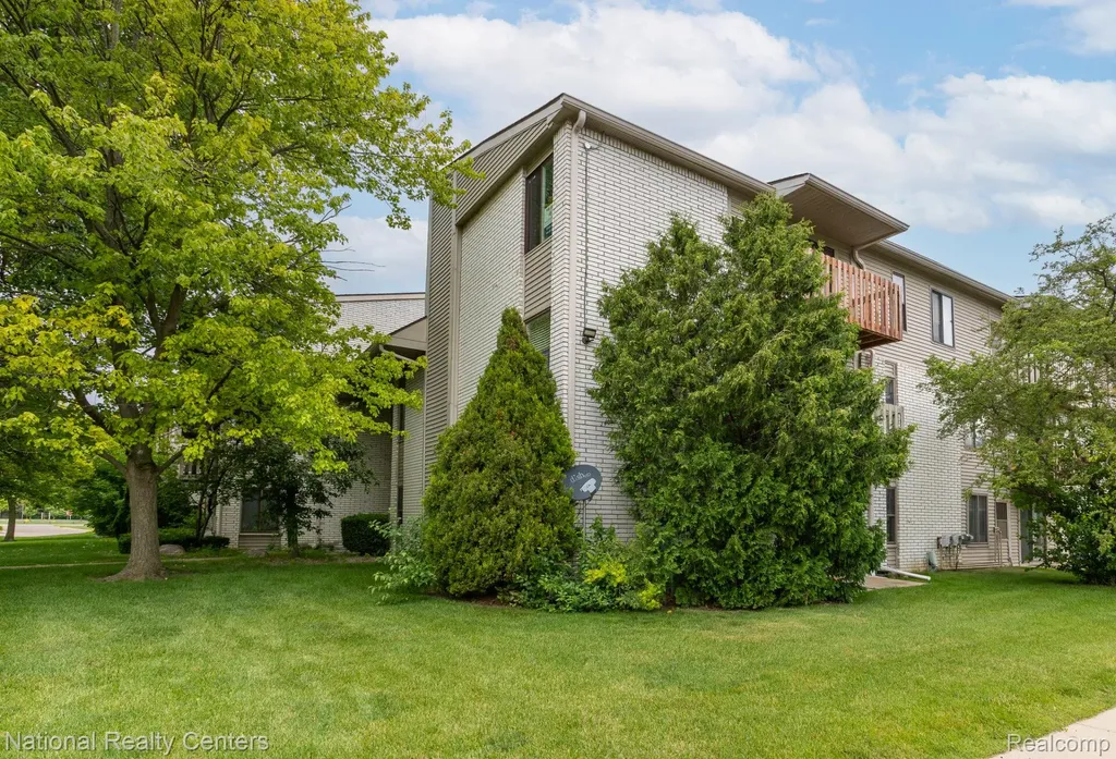 31993 W 12 Mile Road Farmington Hills City MI 48334
