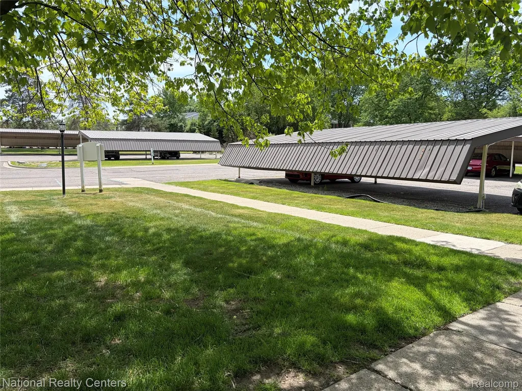31993 W 12 Mile Road Farmington Hills City MI 48334