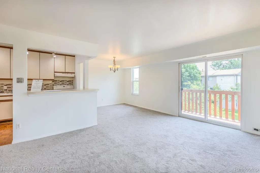 31993 W 12 Mile Road Farmington Hills City MI 48334
