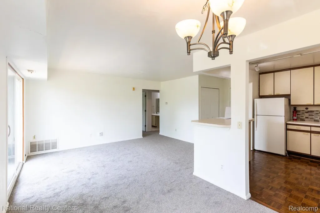 31993 W 12 Mile Road Farmington Hills City MI 48334