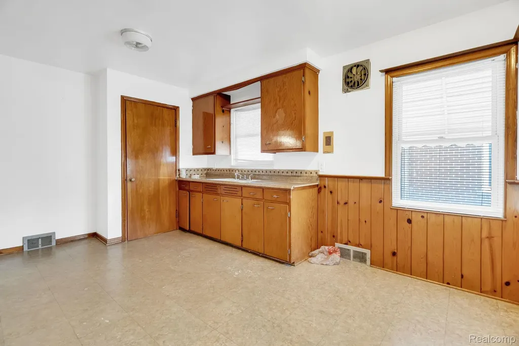 8227 Bingham Street Detroit City MI 48228