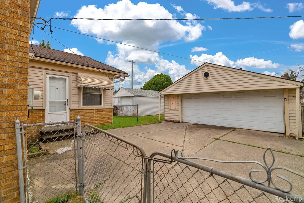 8227 Bingham Street Detroit City MI 48228