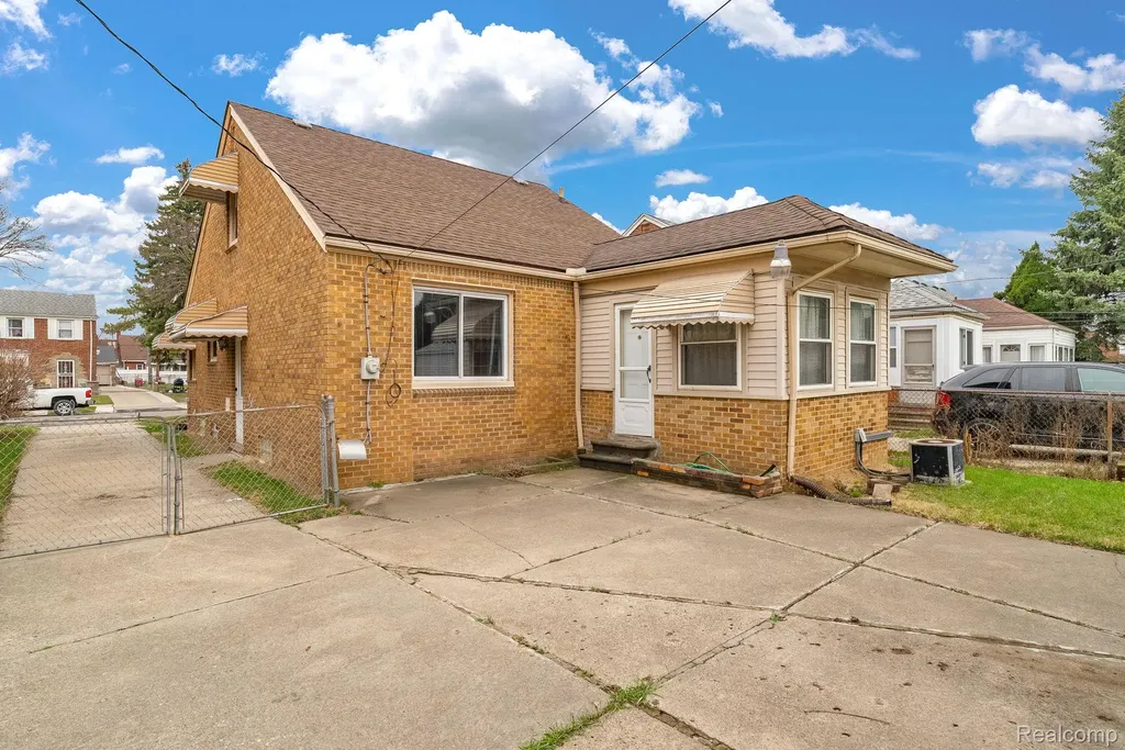 8227 Bingham Street Detroit City MI 48228