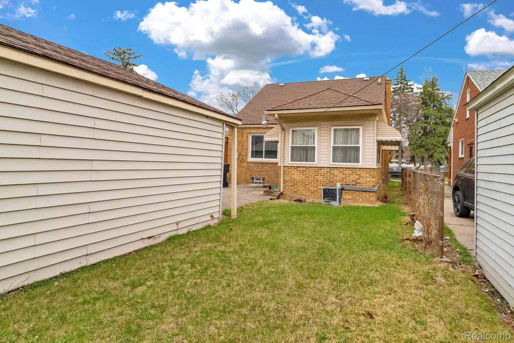 8227 Bingham Street Detroit City MI 48228