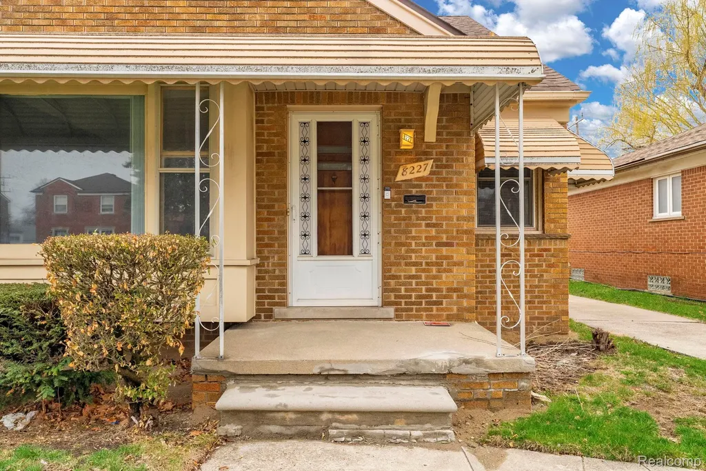 8227 Bingham Street Detroit City MI 48228