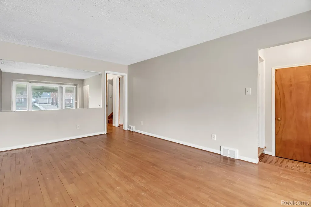 8227 Bingham Street Detroit City MI 48228
