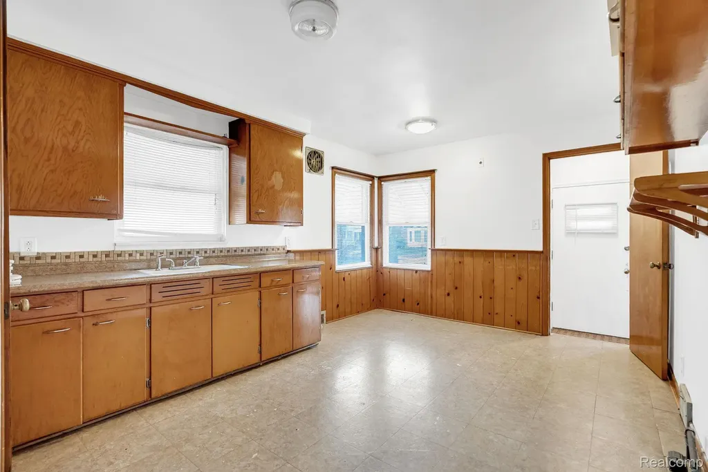 8227 Bingham Street Detroit City MI 48228