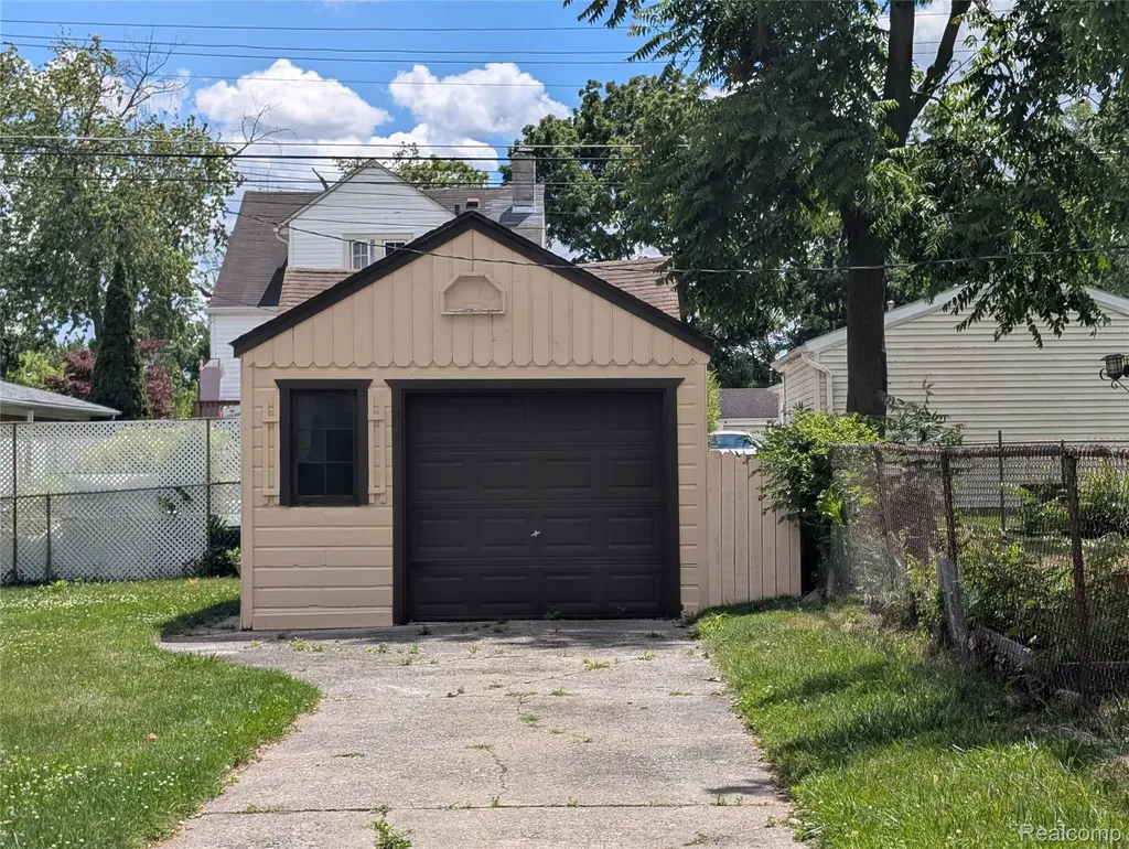 25613 Powers Avenue Dearborn Heights City MI 48125