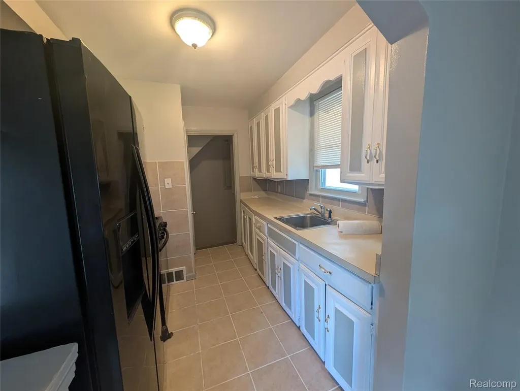 25613 Powers Avenue Dearborn Heights City MI 48125