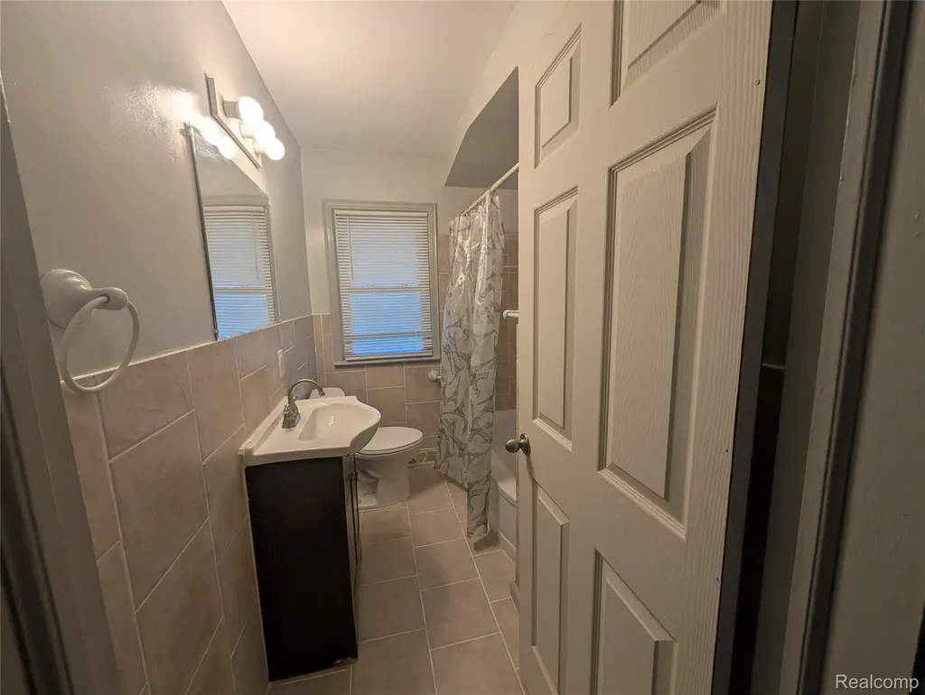 25613 Powers Avenue Dearborn Heights City MI 48125