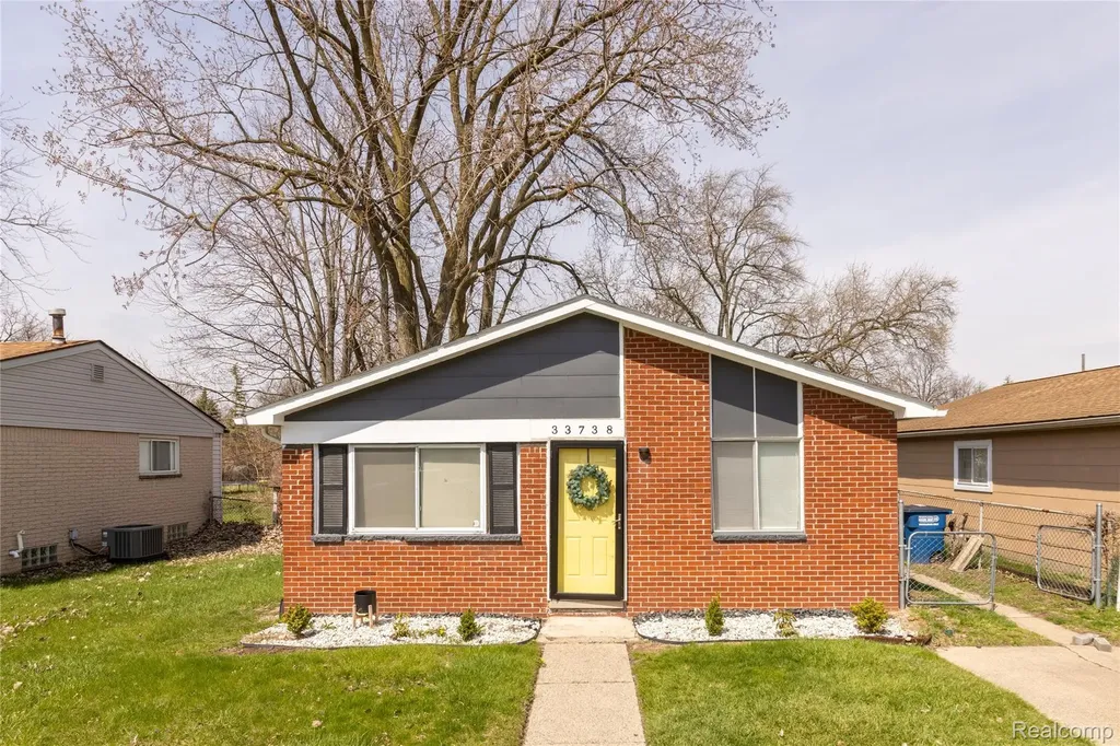 33738 Somerset Street Westland City MI 48186