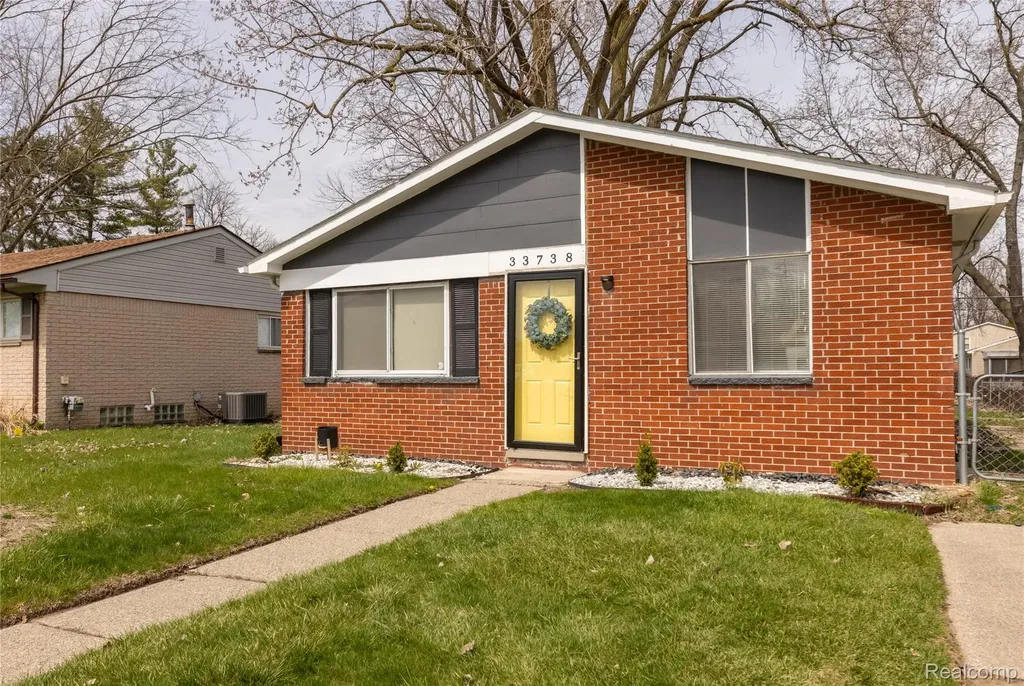 33738 Somerset Street Westland City MI 48186