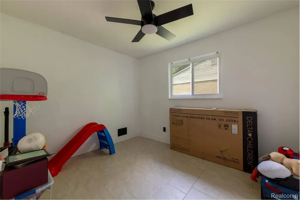 33738 Somerset Street Westland City MI 48186
