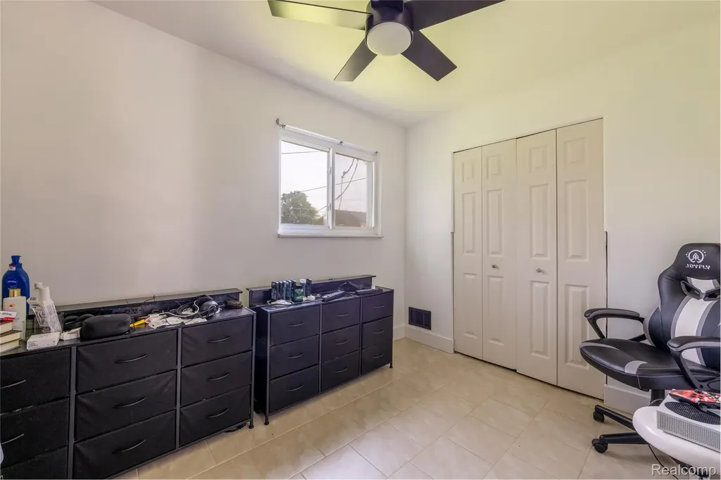33738 Somerset Street Westland City MI 48186