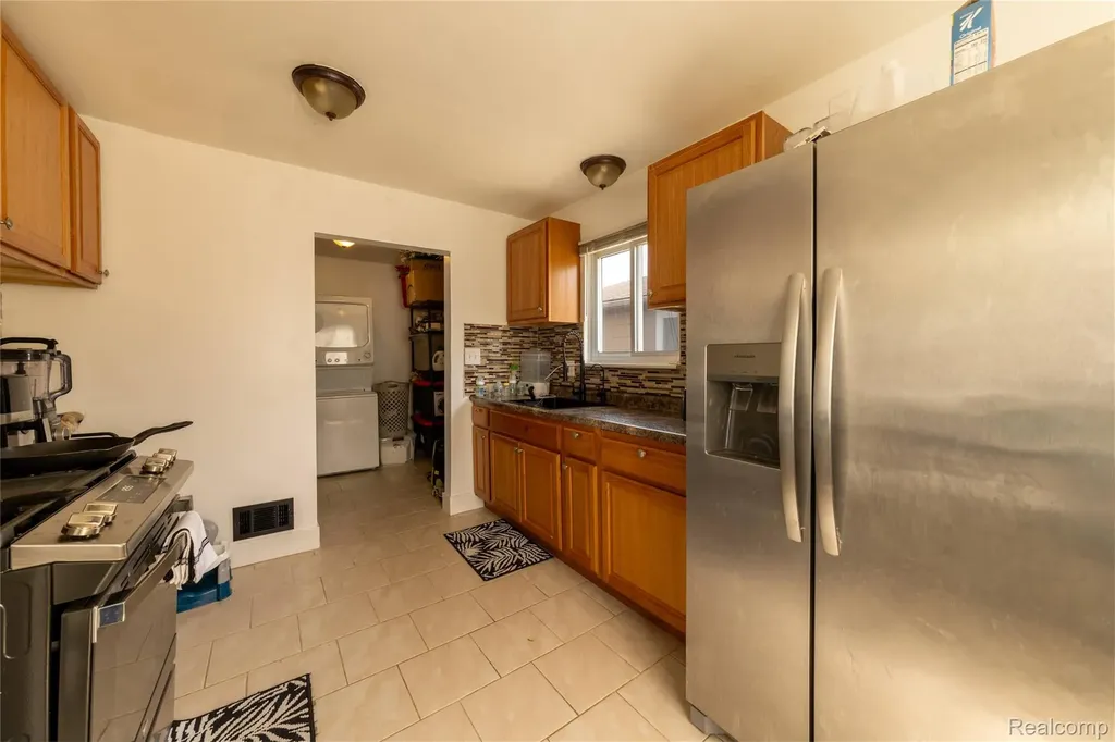 33738 Somerset Street Westland City MI 48186