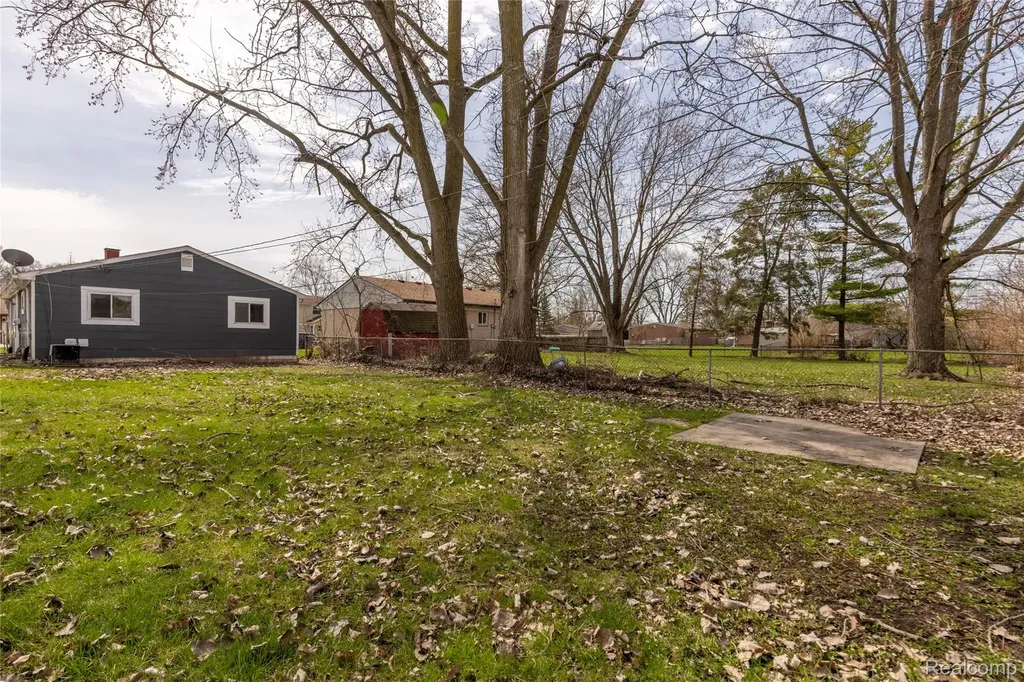 33738 Somerset Street Westland City MI 48186