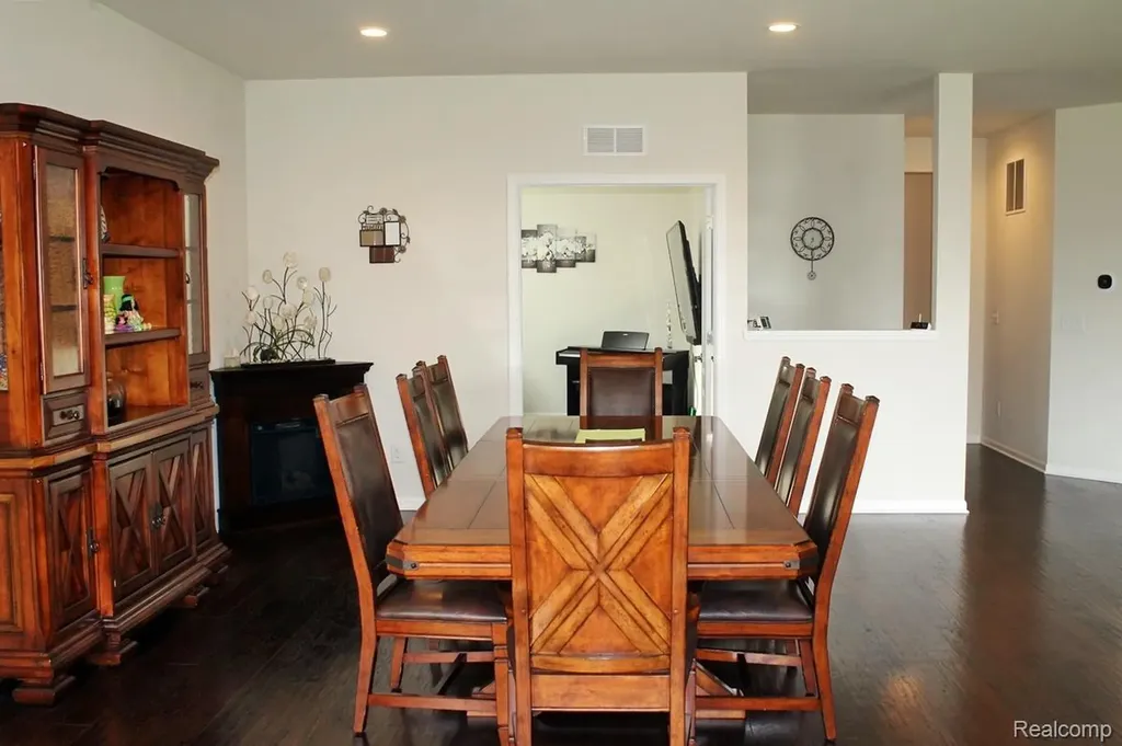 860 Backshore Drive Canton Charter Township MI 48187