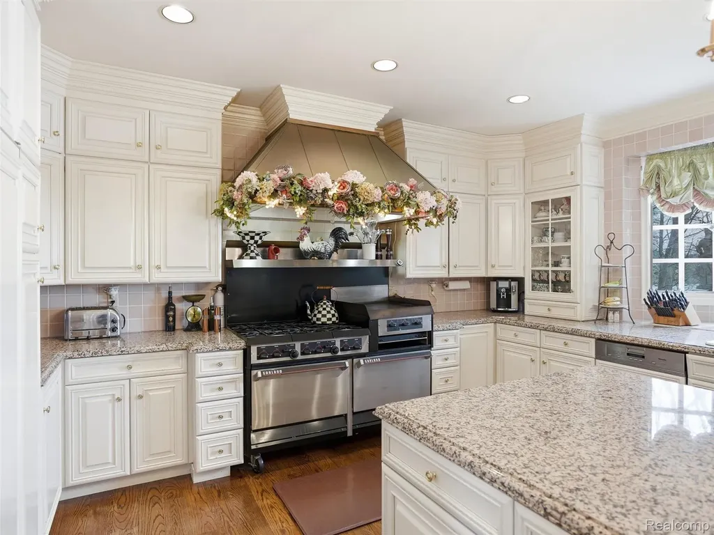 3075 Heron Pointe Drive Bloomfield Hills City MI 48302