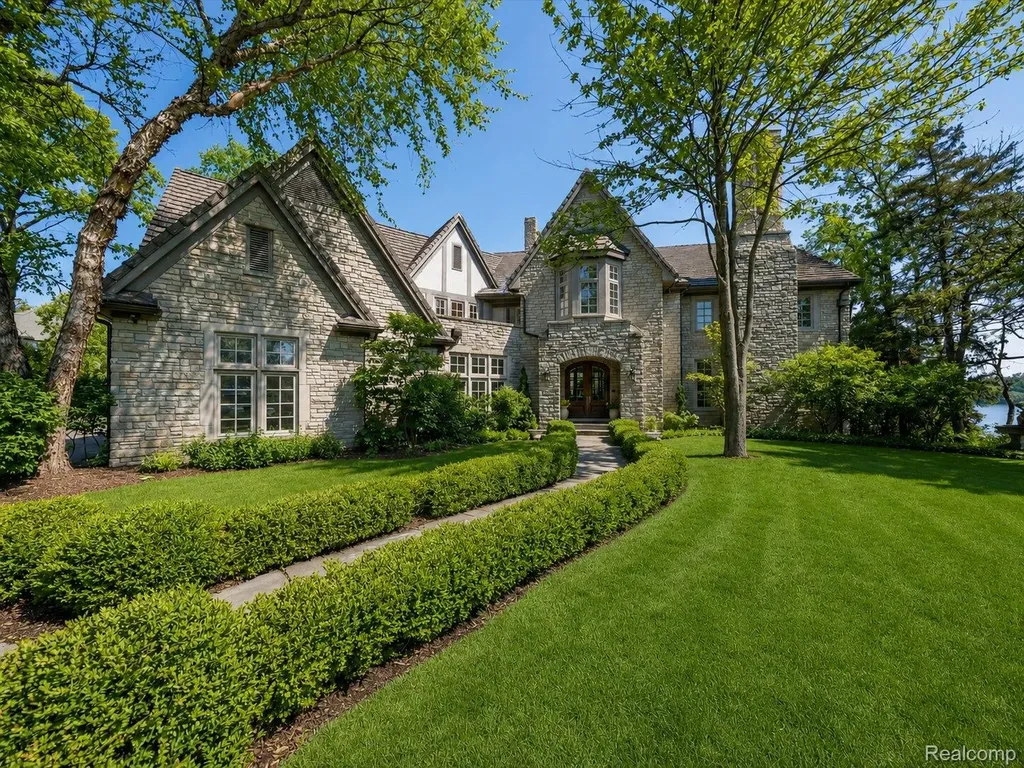 3075 Heron Pointe Drive Bloomfield Hills City MI 48302