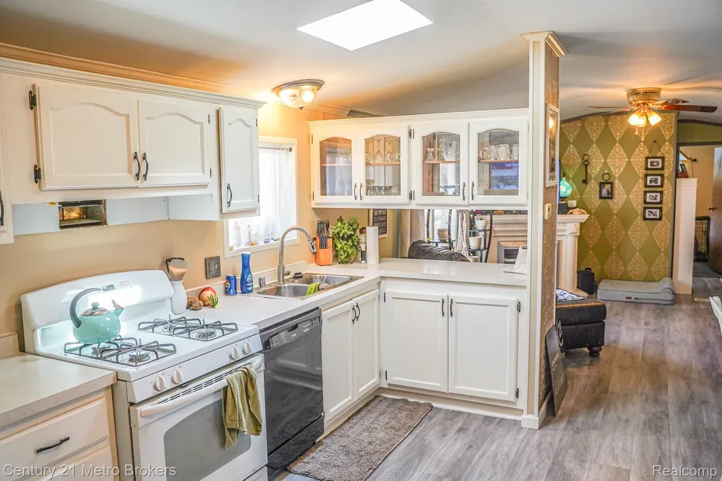 831 N Pontiac Trail Walled Lake City MI 48390