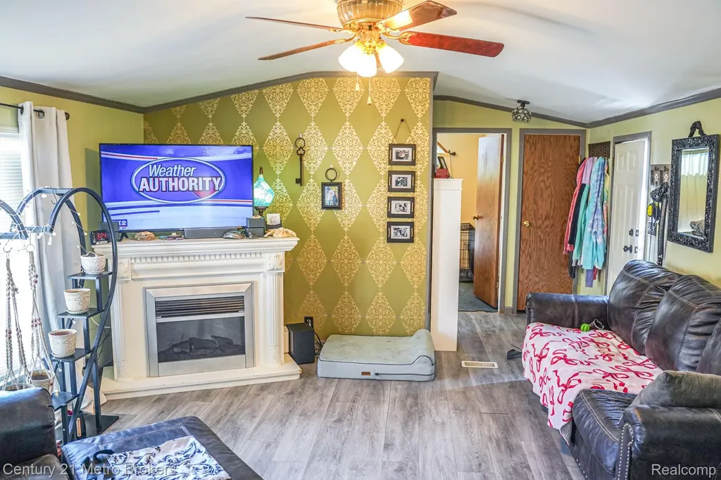 831 N Pontiac Trail Walled Lake City MI 48390