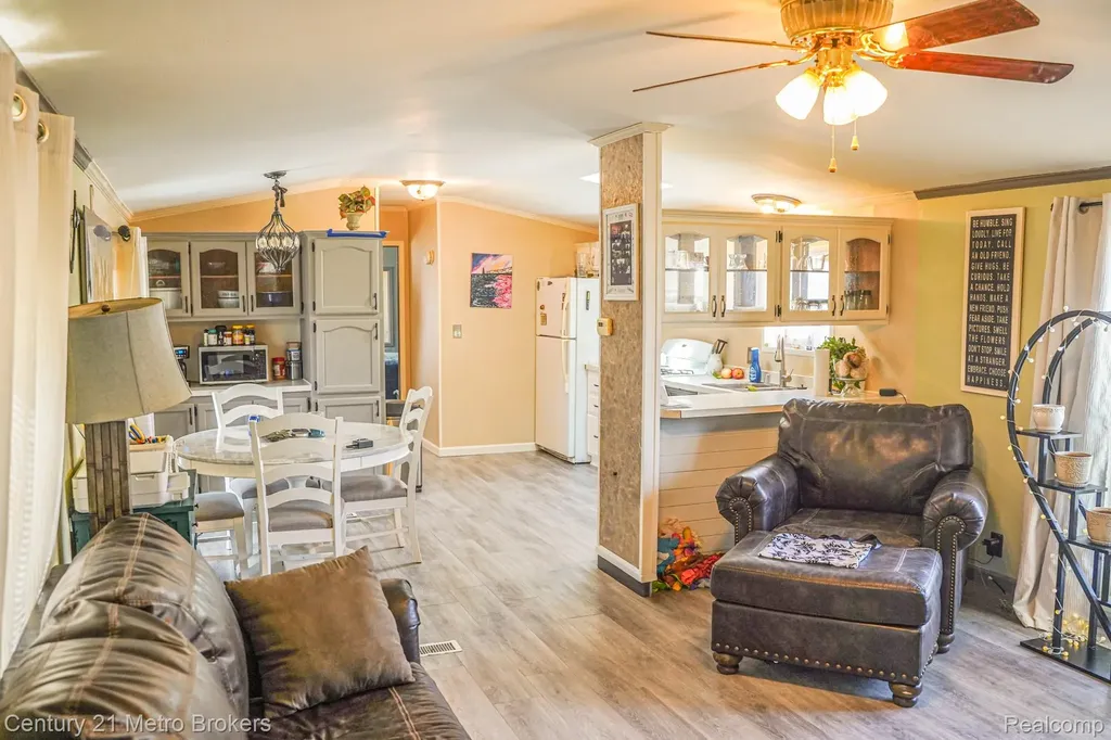 831 N Pontiac Trail Walled Lake City MI 48390