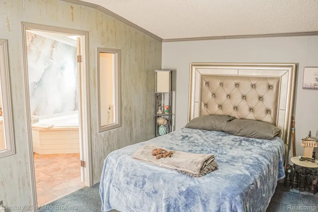 831 N Pontiac Trail Walled Lake City MI 48390