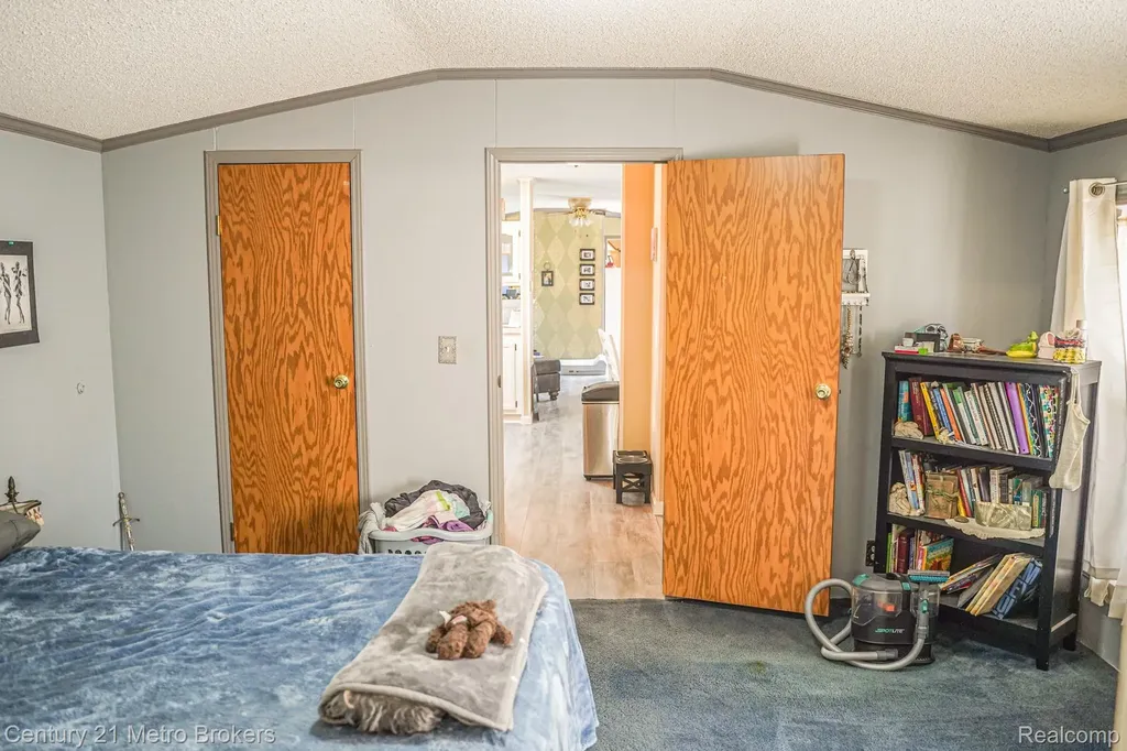 831 N Pontiac Trail Walled Lake City MI 48390