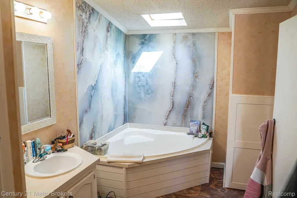 831 N Pontiac Trail Walled Lake City MI 48390