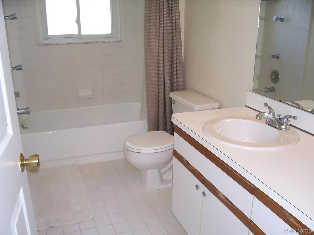 42364 Lochmoor Street Clinton Charter Township MI 48038