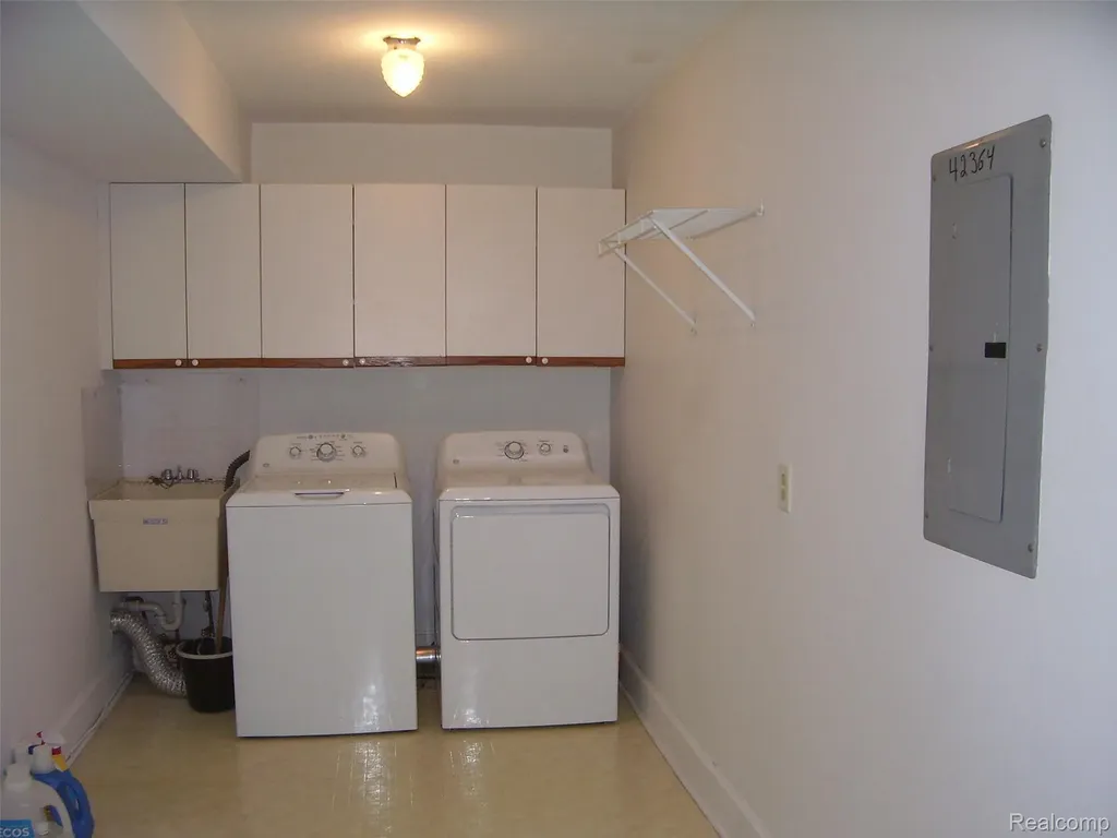 42364 Lochmoor Street Clinton Charter Township MI 48038