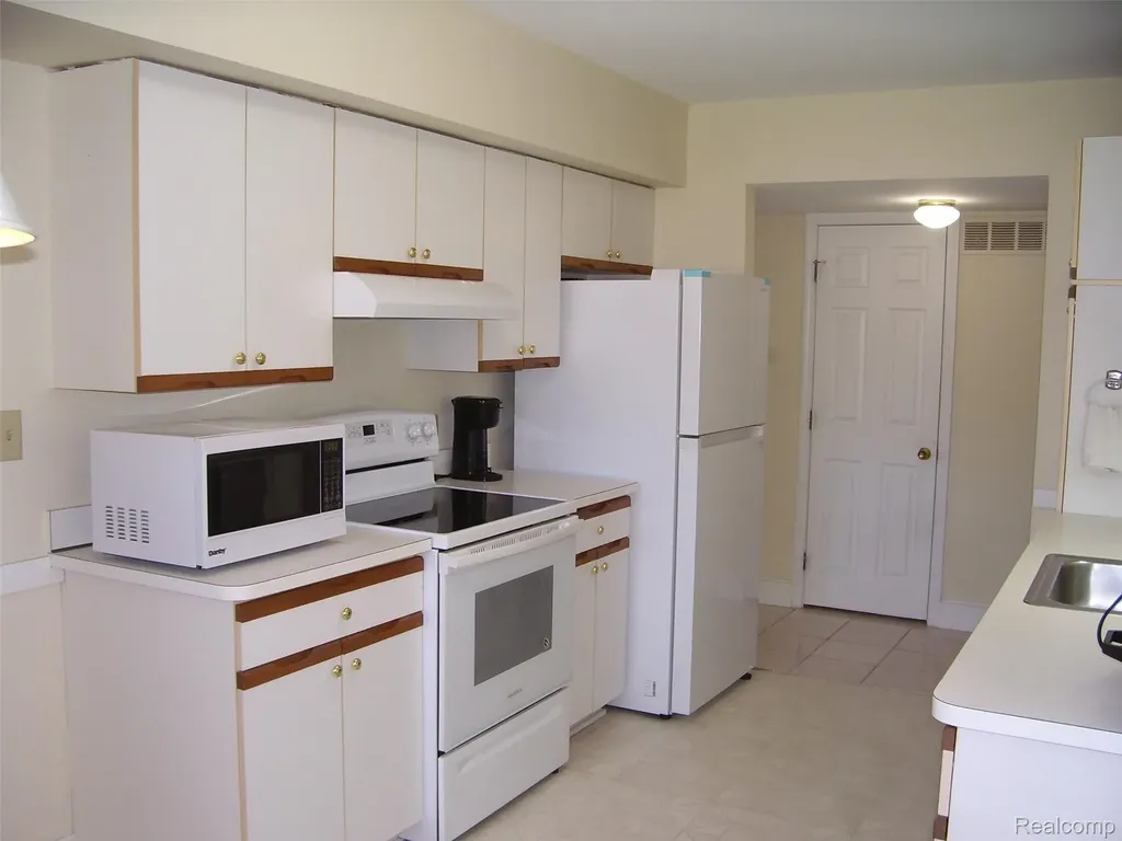42364 Lochmoor Street Clinton Charter Township MI 48038