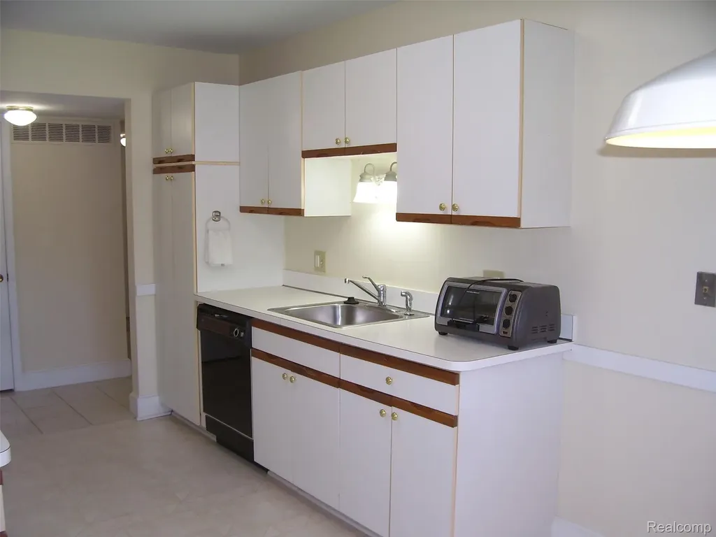 42364 Lochmoor Street Clinton Charter Township MI 48038