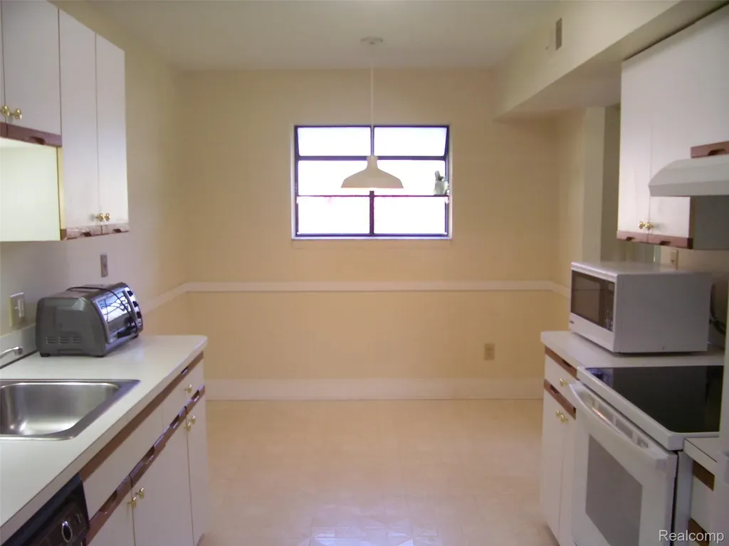 42364 Lochmoor Street Clinton Charter Township MI 48038