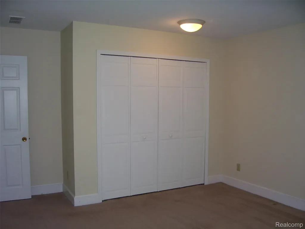 42364 Lochmoor Street Clinton Charter Township MI 48038