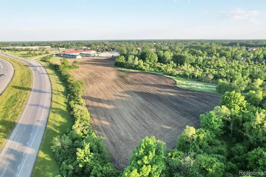 V/l E Court Street Davison Township MI 48423