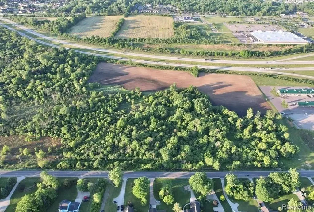 V/l E Court Street Davison Township MI 48423