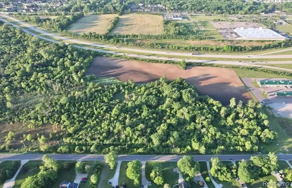 V/l E Court Street Davison Township MI 48423