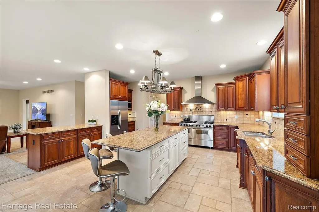 1562 Eagle Trail Oxford Charter Township MI 48371
