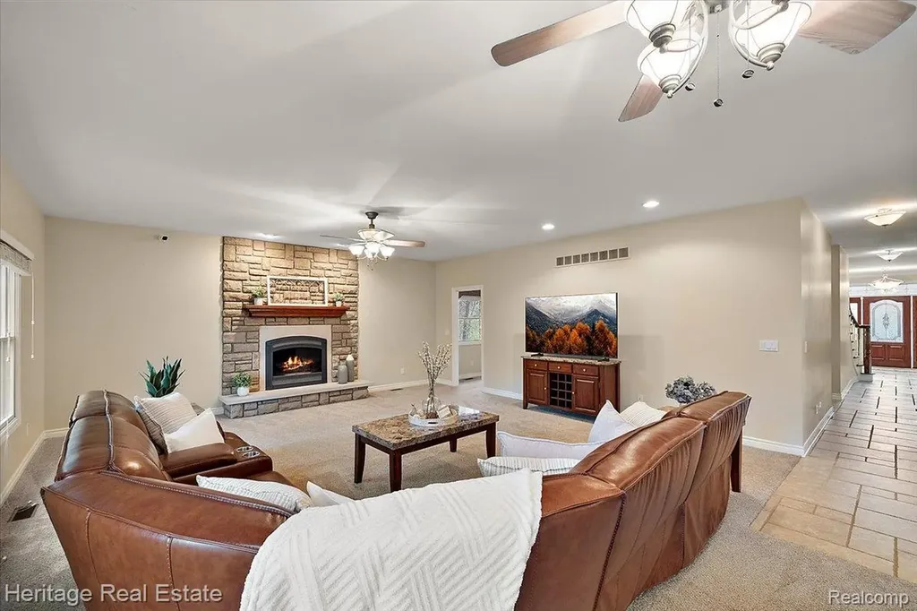 1562 Eagle Trail Oxford Charter Township MI 48371