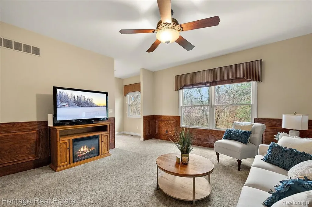 1562 Eagle Trail Oxford Charter Township MI 48371