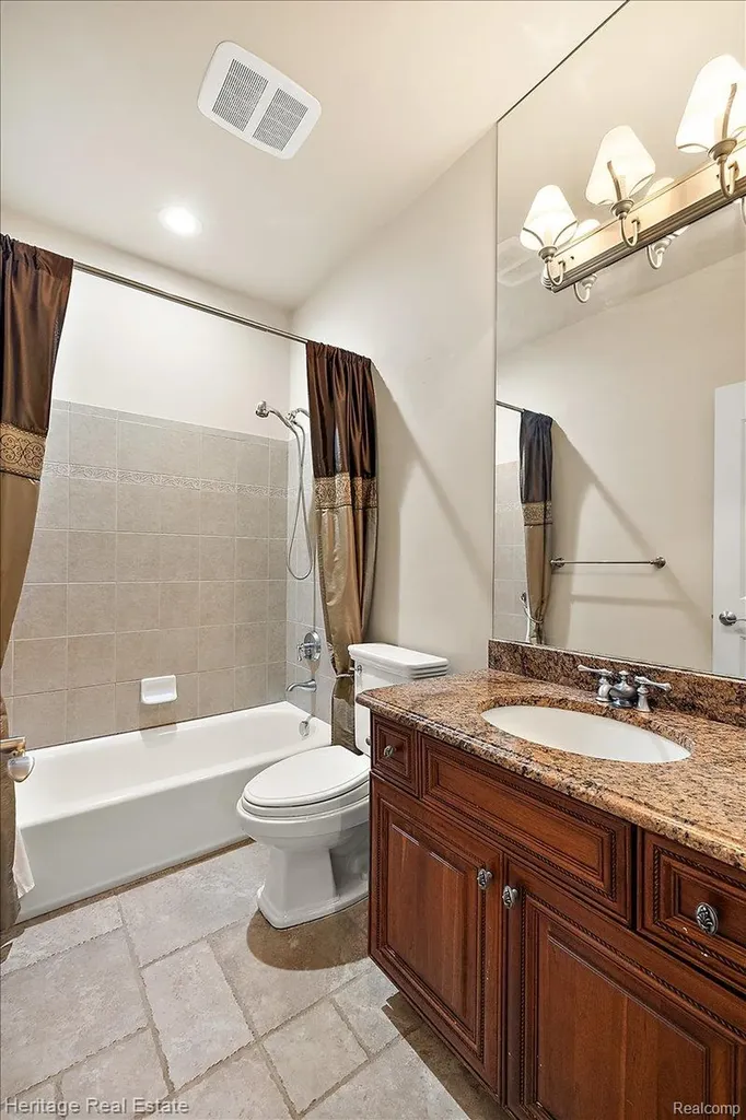 1562 Eagle Trail Oxford Charter Township MI 48371