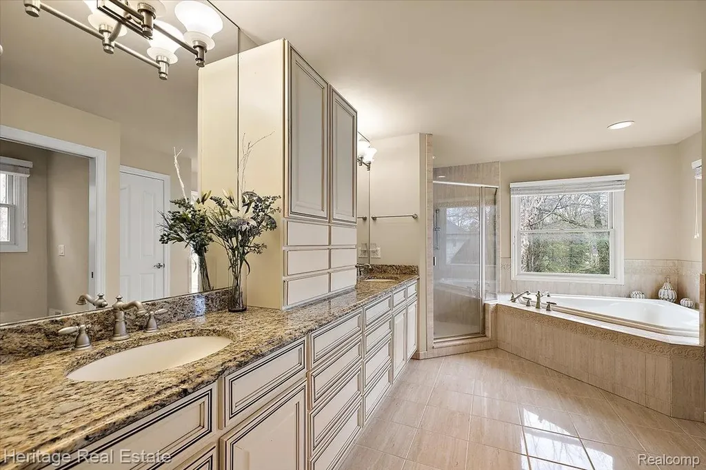 1562 Eagle Trail Oxford Charter Township MI 48371