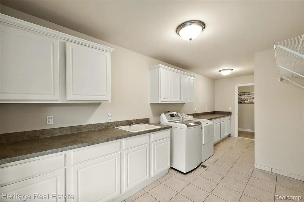 1562 Eagle Trail Oxford Charter Township MI 48371