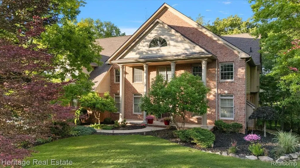 1562 Eagle Trail Oxford Charter Township MI 48371