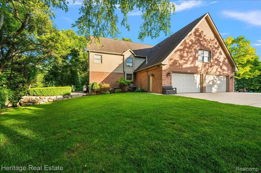 1562 Eagle Trail Oxford Charter Township MI 48371
