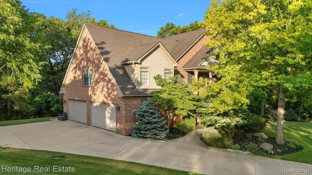 1562 Eagle Trail Oxford Charter Township MI 48371